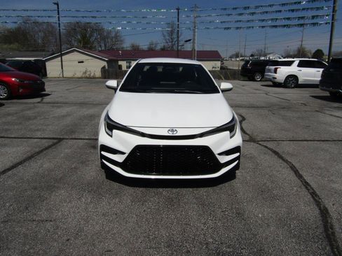 Used 2023 Toyota Corolla SE image 2