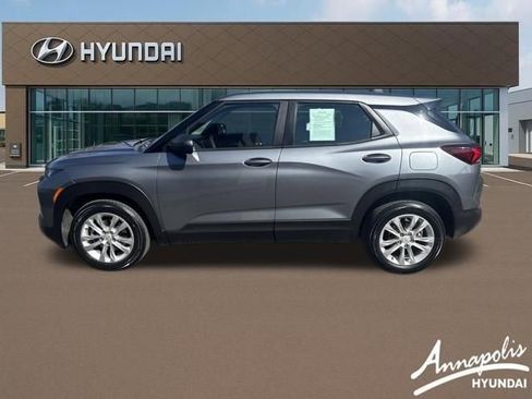 Used 2021 Chevrolet TrailBlazer LS image 2