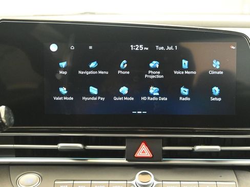 Used 2025 Hyundai Elantra Limited FWD image 33