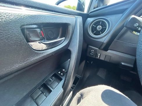 Used 2017 Toyota Corolla LE FWD image 22
