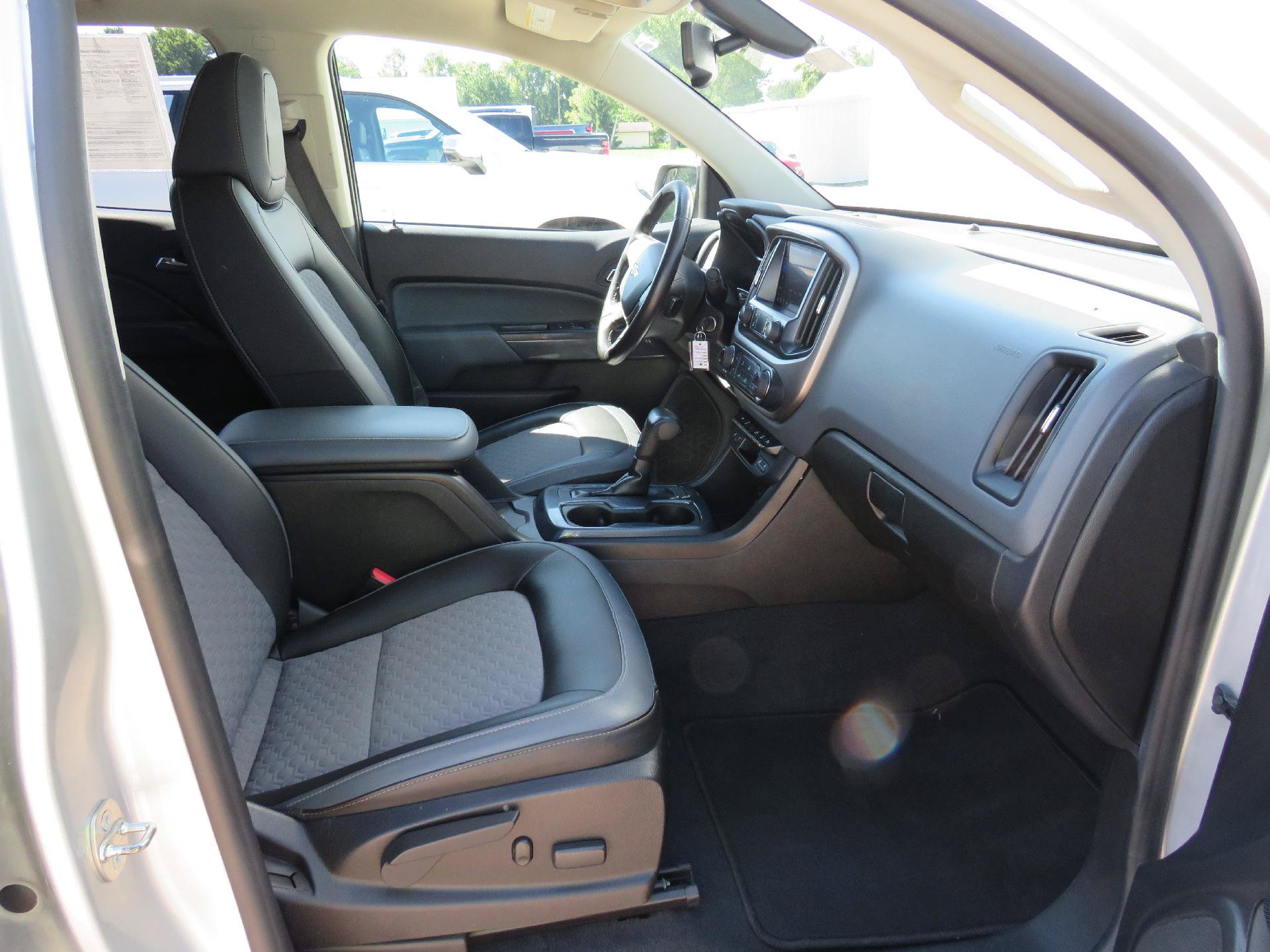 Used 2019 Chevrolet Colorado Z71 AWD/4WD image 11