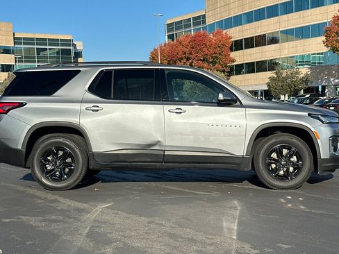 Used 2023 Chevrolet Traverse LT image 3