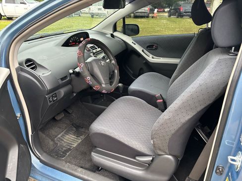 Used 2010 Toyota Yaris 2-Door Hatchback FWD image 9