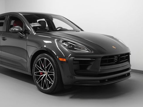Certified 2024 Porsche Macan GTS w/ Premium Plus Package AWD/4WD image 9