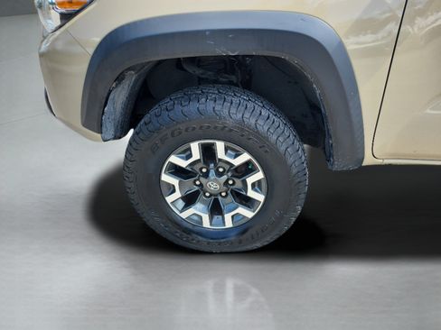 Used 2020 Toyota Tacoma TRD Off-Road AWD/4WD image 28
