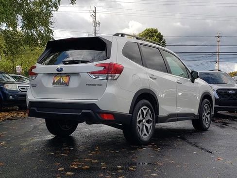 Used 2023 Subaru Forester Premium image 3