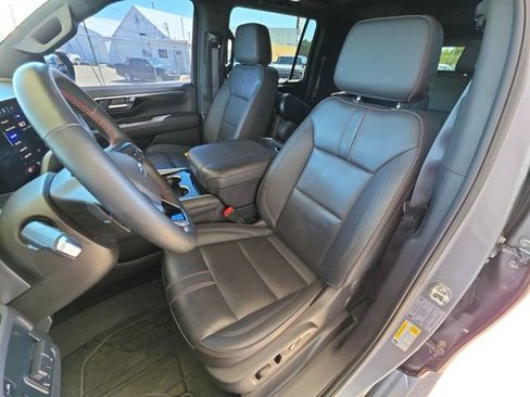 Used 2025 Chevrolet Suburban RST w/ RST Capability Package AWD/4WD image 17