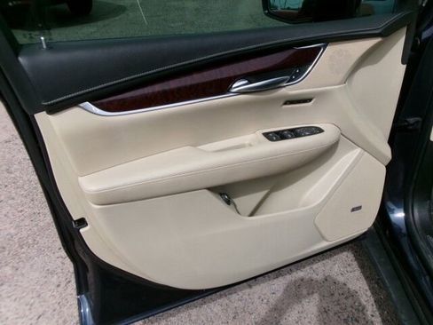 Used 2018 Cadillac XT5 Luxury w/ Driver Awareness Package FWD image 12