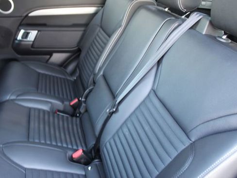 Used 2025 Land Rover Discovery Dynamic SE image 5