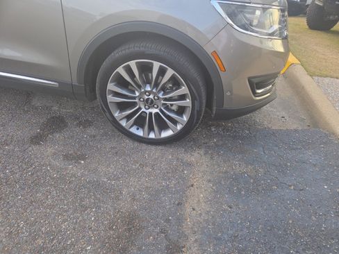 Used 2016 Lincoln MKX Reserve w/ Technology Package image 11