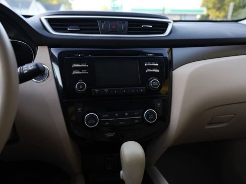 Used 2014 Nissan Rogue SV AWD/4WD image 24