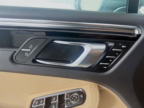 New 2025 Porsche Macan image 7