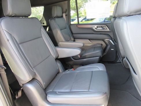 Used 2025 GMC Yukon XL Denali image 28