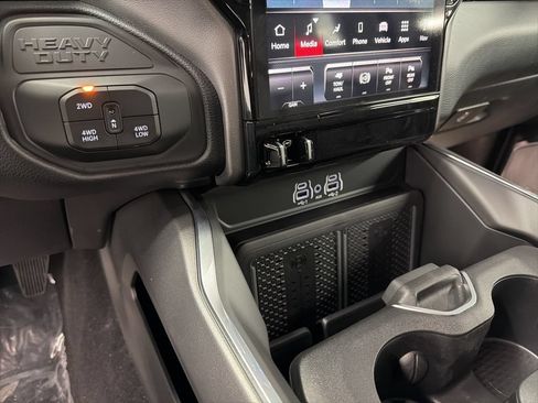 New 2026 RAM 2500 Laramie AWD/4WD image 22