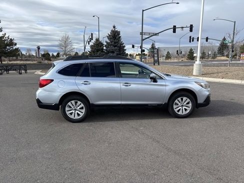 Used 2018 Subaru Outback 2.5i Premium image 2
