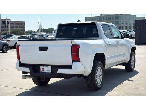 Certified 2024 Toyota Tacoma SR5 AWD/4WD image 5