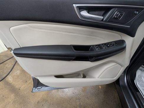 Used 2022 Ford Edge Titanium w/ Class II Trailer Tow Package image 9