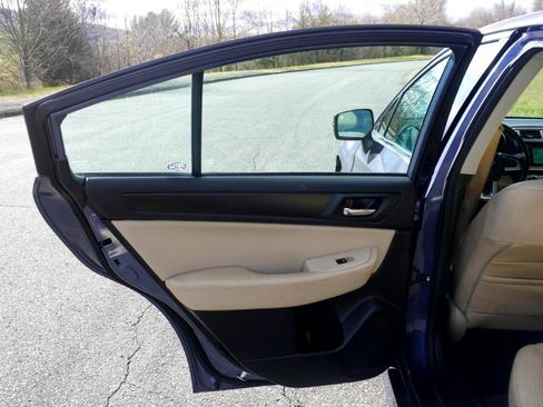 Used 2017 Subaru Legacy 2.5i Limited image 12