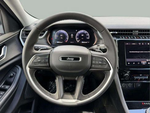 Used 2023 Jeep Grand Cherokee Laredo w/ MOPAR Finishing Package AWD/4WD image 10