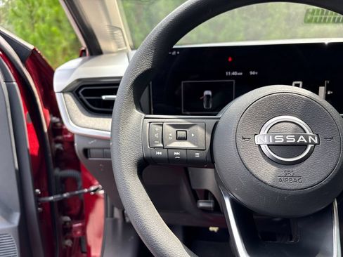 Used 2025 Nissan Kicks SV FWD image 6