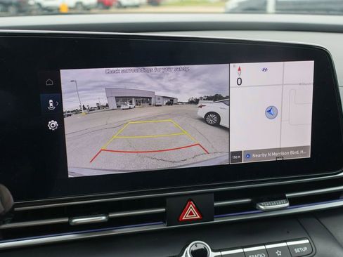 Used 2025 Hyundai Elantra Limited FWD image 4
