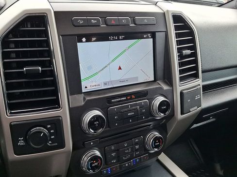 Used 2018 Ford F150 Lariat w/ Equipment Group 502A Luxury AWD/4WD image 3