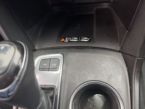 Used 2018 Chevrolet Equinox Premier image 14