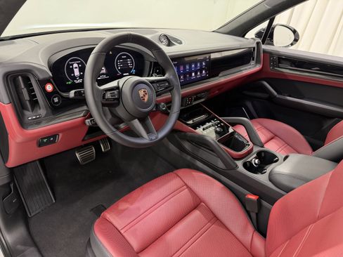 Certified 2026 Porsche Cayenne GTS AWD/4WD image 27