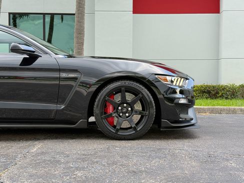 Used 2017 Ford Mustang Shelby GT350R w/ GT350R Equipment Group 920A RWD image 3