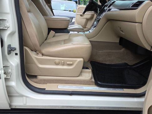 Used 2010 Cadillac Escalade ESV Luxury AWD/4WD image 45