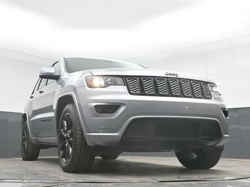 Used 2019 Jeep Grand Cherokee Altitude AWD/4WD image 40