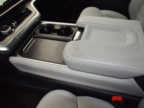 Certified 2025 Ford Expedition Platinum AWD/4WD image 32