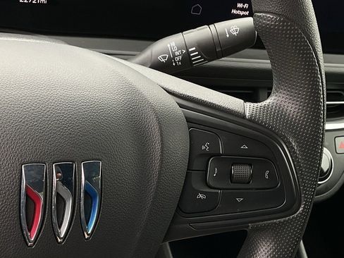 Used 2025 Buick Envista Preferred image 23