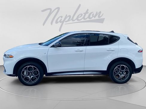 Used 2024 Alfa Romeo Tonale Ti w/ Premium Interior Package AWD/4WD image 2