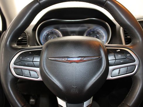 Used 2023 Chrysler 300 Touring AWD/4WD image 41
