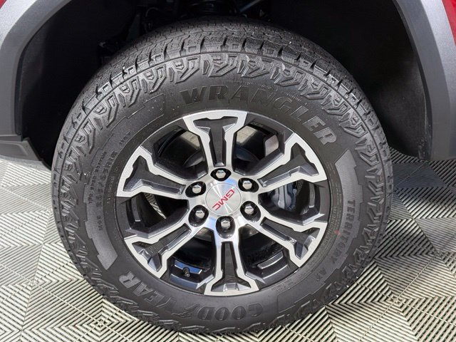 Used 2025 GMC Canyon AT4 w/ Technology Plus Package AWD/4WD image 14