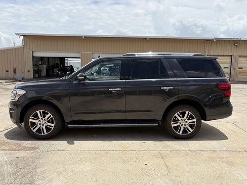 Used 2023 Ford Expedition Limited AWD/4WD image 8