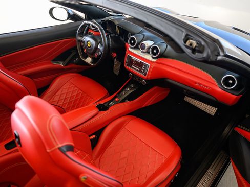Used 2017 Ferrari California T image 47