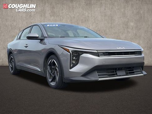 Used 2025 Kia K4 EX FWD image 1