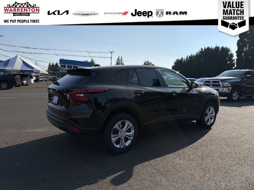 Used 2024 Chevrolet Trax LS FWD image 8