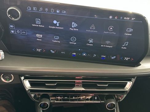 Certified 2024 Chevrolet Traverse LT w/ Trailering Package image 27