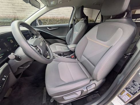 Used 2025 Kia Niro LX FWD image 24