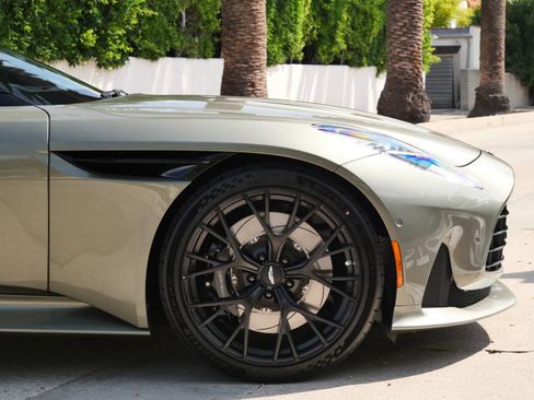 Used 2025 Aston Martin DB12 Coupe RWD image 4