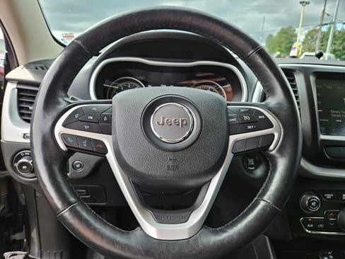 Used 2015 Jeep Cherokee Trailhawk w/ Comfort/Convenience Group AWD/4WD image 23
