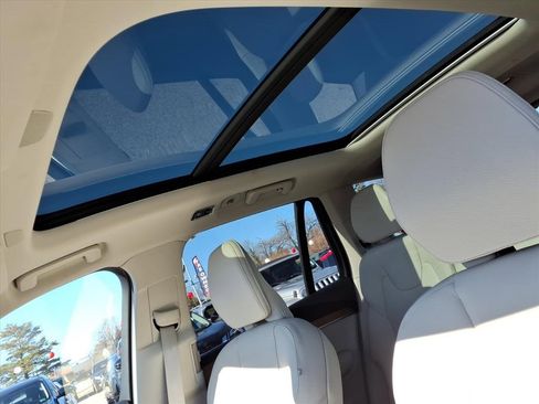 Used 2022 Volvo XC90 T6 Momentum image 13