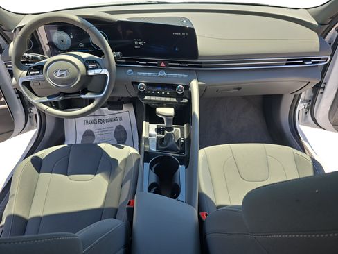 Used 2024 Hyundai Elantra SEL w/ Convenience Package FWD image 9