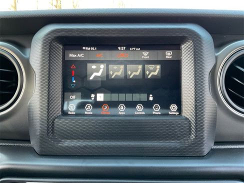 Certified 2022 Jeep Gladiator Willys image 23