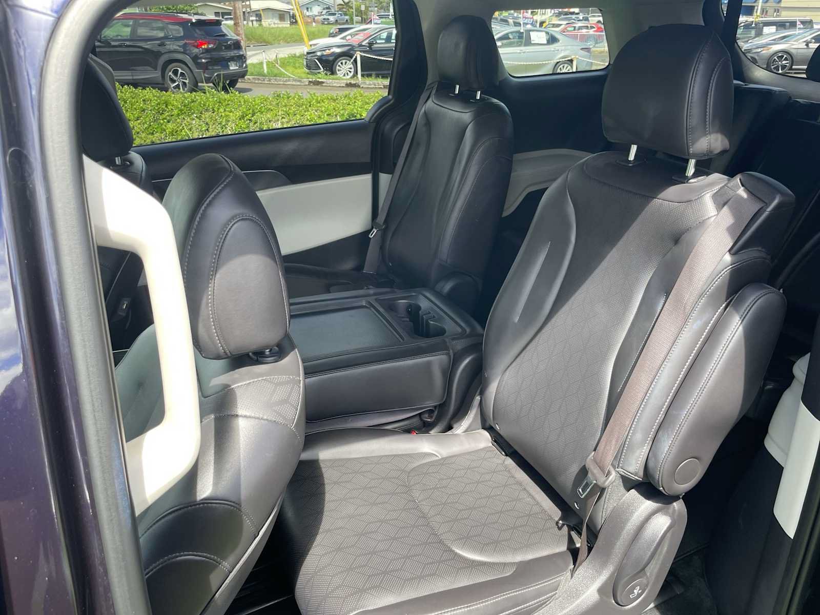 Used 2024 Kia Carnival LX FWD image 22