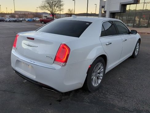 Used 2015 Chrysler 300 C image 3