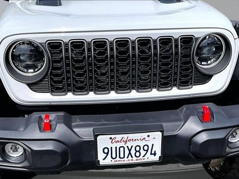 Certified 2025 Jeep Wrangler Unlimited Rubicon w/ Convenience Group AWD/4WD image 27